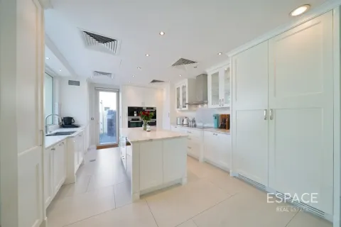 Villa in Victory Heights, Dubai Sports City, Dubai 6 bedrooms, 760 sq.m. № 122498 - photo 6