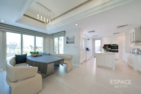 Villa in Victory Heights, Dubai Sports City, Dubai 6 bedrooms, 760 sq.m. № 122498 - photo 4