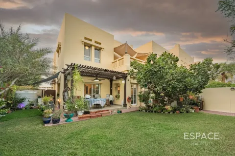 Вилла в The Lakes, Дубай, 3 спальни, 270м², № 122500