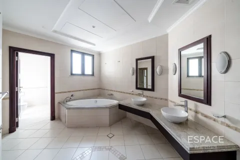 Villa in Palm Jumeirah, Dubai 4 bedrooms, 465 sq.m. № 122499 - photo 11