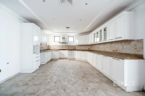 Villa in Palm Jumeirah, Dubai 4 bedrooms, 465 sq.m. № 122499 - photo 7