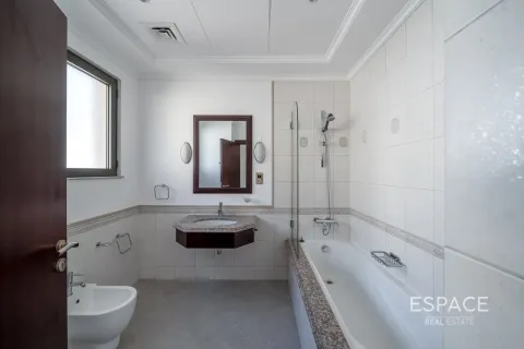 Villa in Palm Jumeirah, Dubai 4 bedrooms, 465 sq.m. № 122499 - photo 15