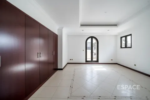 Villa in Palm Jumeirah, Dubai 4 bedrooms, 465 sq.m. № 122499 - photo 12