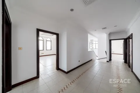 Villa in Palm Jumeirah, Dubai 4 bedrooms, 465 sq.m. № 122499 - photo 14