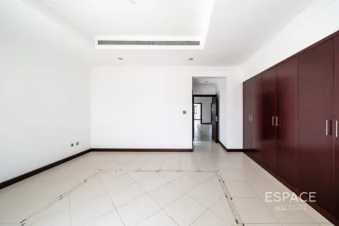 Villa in Palm Jumeirah, Dubai 4 bedrooms, 465 sq.m. № 122499 - photo 13