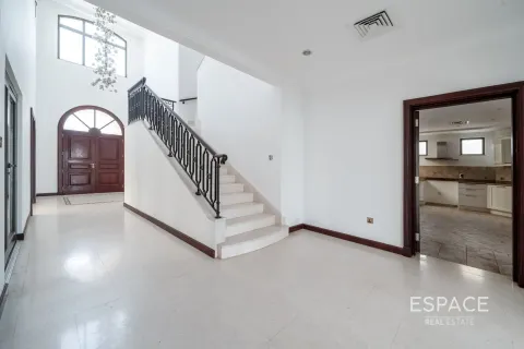 Villa in Palm Jumeirah, Dubai 4 bedrooms, 465 sq.m. № 122499 - photo 5