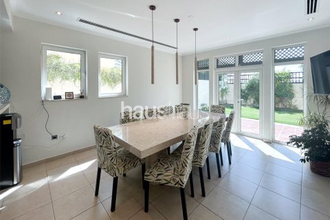 Villa in Jumeirah Park, Dubai 3 bedrooms, 285 sq.m. № 43492 - photo 8