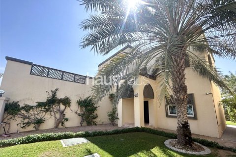Villa in Jumeirah Park, Dubai 3 bedrooms, 285 sq.m. № 43492 - photo 1