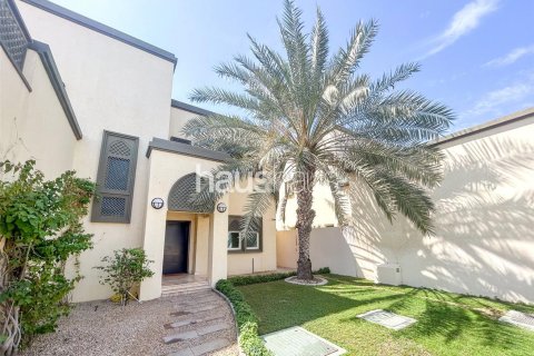 Villa in Jumeirah Park, Dubai 3 bedrooms, 285 sq.m. № 43492 - photo 12