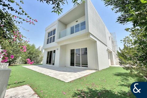 Villa in Arabella Townhouses, Mudon, Dubai 5 bedrooms, 319 sq.m. № 76290 - photo 1