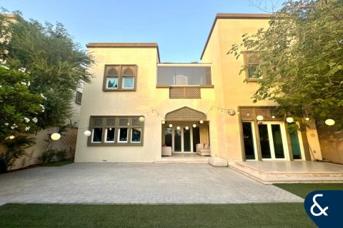 Villa in Jumeirah Park, Dubai 3 bedrooms, 285 sq.m. № 76291 - photo 1