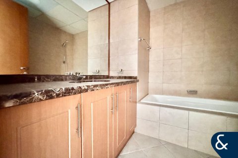 Apartment in Jumeirah Lake Towers, Dubai 2 bedrooms, 157 sq.m. № 76294 - photo 15