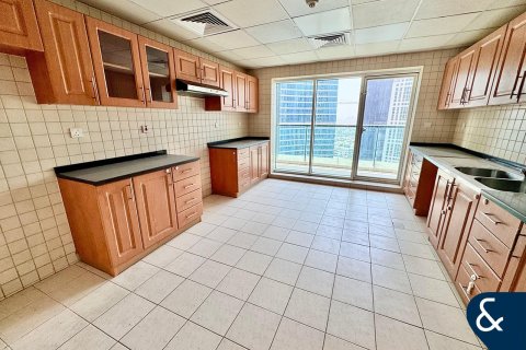 Apartment in Jumeirah Lake Towers, Dubai 2 bedrooms, 157 sq.m. № 76294 - photo 5