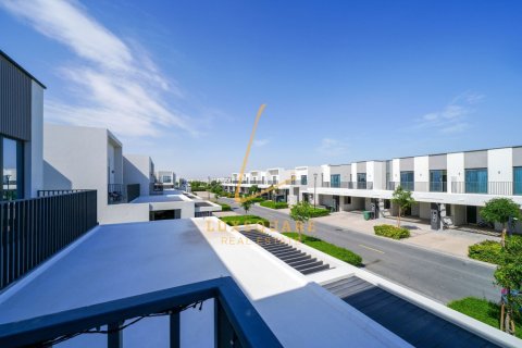 Villa in Dubai South (Dubai World Central), Dubai 3 bedrooms, 141 sq.m. № 101317 - photo 5