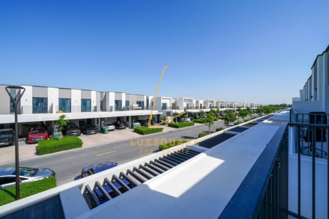 Villa in Dubai South (Dubai World Central), Dubai 3 bedrooms, 141 sq.m. № 101317 - photo 6