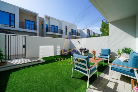 Villa in Dubai South (Dubai World Central), Dubai 3 bedrooms, 141 sq.m. № 101317 - photo 9