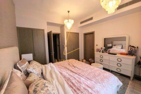 Снять в аренду таунхаус в DAMAC Hills (Akoya by DAMAC), Дубай: 4 спальни, 209м², № 103172 - фото 3