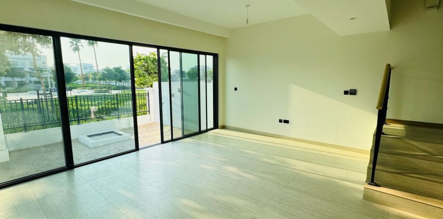 Таунхаус в Дубае, 4 спальни, 144м², № 92090