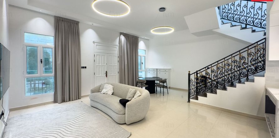 Adosado en Wadi Al Safa 2, Dubai, 3 dormitorios, 211.5 m², № 92091