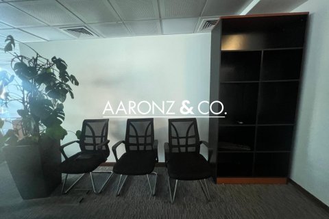 Office in Jumeirah Lake Towers, Dubai 99 sq.m. № 95268 - photo 4