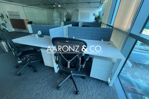 Office in Jumeirah Lake Towers, Dubai 99 sq.m. № 95268 - photo 2