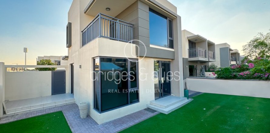Villa in Dubai Hills Estate, Dubai 4 bedrooms, 194 sq.m. № 95277