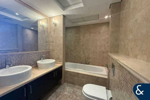 Villa in Legacy, Jumeirah Park, Dubai 3 bedrooms, 328 sq.m. № 76433 - photo 6