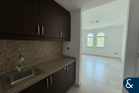Villa in Legacy, Jumeirah Park, Dubai 3 bedrooms, 328 sq.m. № 76433 - photo 11