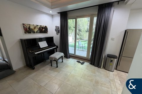 Townhouse in Victory Heights, Dubai Sports City, Dubai 4 bedrooms, 250 sq.m. № 76434 - photo 4