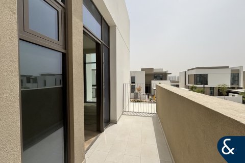 Villa in Al Furjan, Dubai 4 bedrooms, 588 sq.m. № 76439 - photo 13