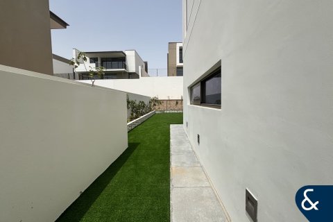 Villa in Al Furjan, Dubai 4 bedrooms, 588 sq.m. № 76439 - photo 17