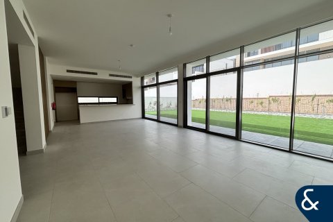 Villa in Al Furjan, Dubai 4 bedrooms, 588 sq.m. № 76439 - photo 2