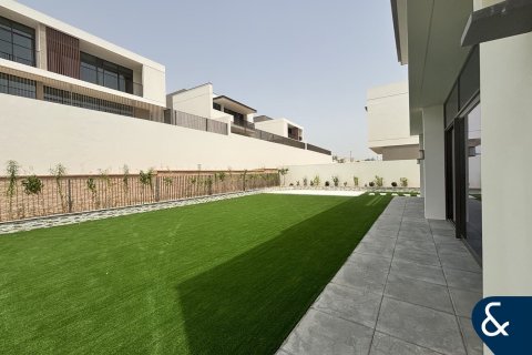 Villa in Al Furjan, Dubai 4 bedrooms, 588 sq.m. № 76439 - photo 18