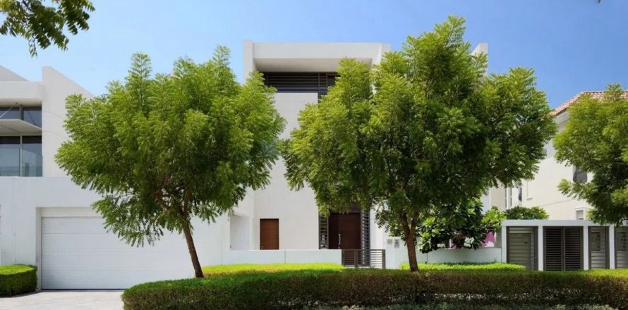 Villa in Dubai 4 bedrooms, 712.1 sq.m. № 69536