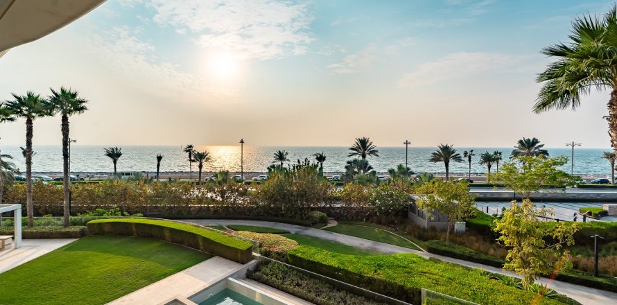 Apartment in Palm Jumeirah, Dubai 5 bedrooms, 896 sq.m. № 120573