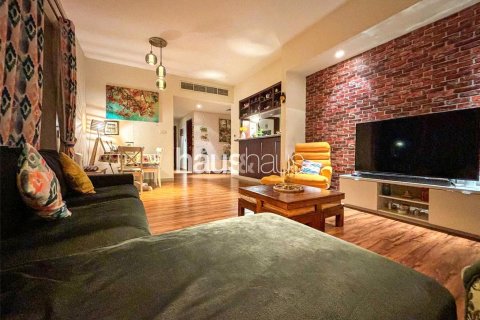 Apartamento en The Views, Dubai, 2 dormitorios, 124 m², № 44876 - foto 1