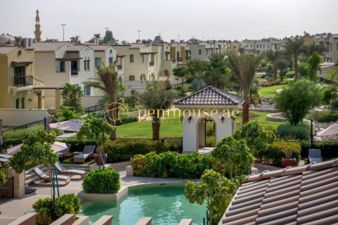 Townhouse in Mirdif, Dubai 3 bedrooms, 353 sq.m. № 16088 - photo 10