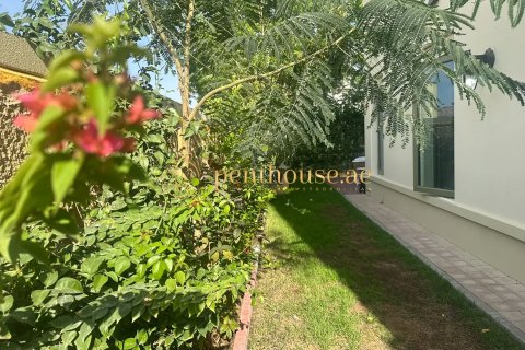 Townhouse in Mirdif, Dubai 3 bedrooms, 353 sq.m. № 16088 - photo 13