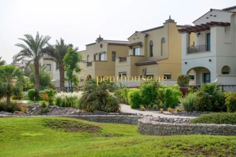 Townhouse in Mirdif, Dubai 3 bedrooms, 353 sq.m. № 16088 - photo 12
