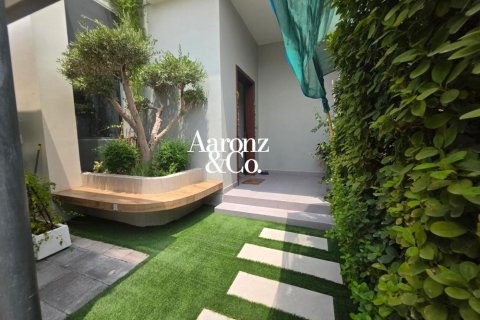 Townhouse in Al Furjan, Dubai 3 bedrooms, 238 sq.m. № 135108 - photo 3