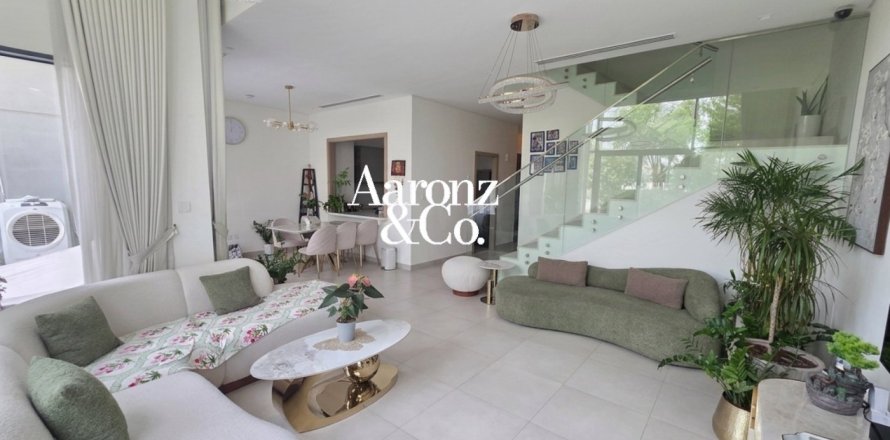 Townhouse in Al Furjan, Dubai 3 bedrooms, 238 sq.m. № 135108