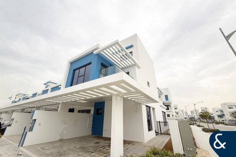 Купить таунхаус в Damac Lagoons, Дубай: 5 спален, 210м², № 75287 - фото 1