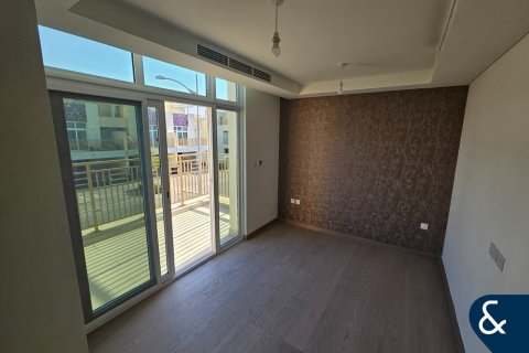 Купить таунхаус в DAMAC Hills (Akoya by DAMAC), Дубай: 3 спальни, 193м², № 75285 - фото 2