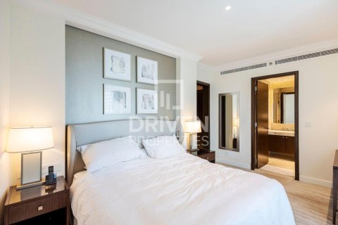 Apartment in The Address Residence Fountain Views, Downtown Dubai (Downtown Burj Dubai), Dubai 2 bedrooms, 134.9 sq.m. № 129382 - photo 3