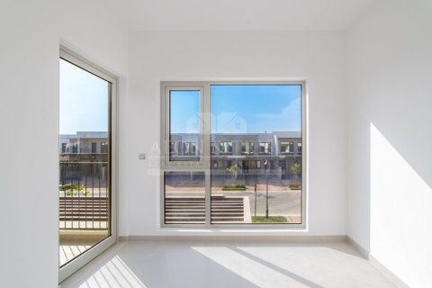 Adosado en DAMAC Hills (Akoya by DAMAC), Dubai, 4 dormitorios, 216 m², № 61190 - foto 1