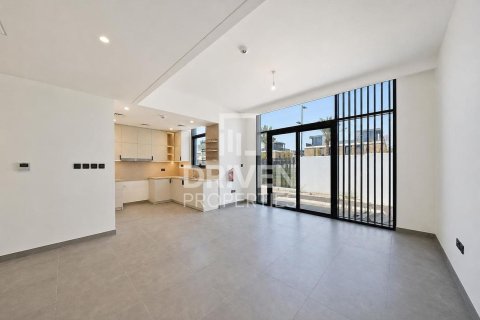 Снять в аренду таунхаус в Ruba, Arabian Ranches 3, Дубай: 4 спальни, 249.54м², № 138846 - фото 2