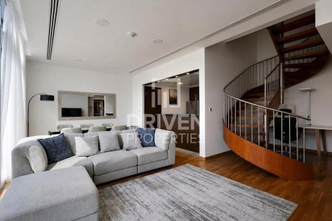 Снять в аренду квартиру в DIFC, Дубай: 2 спальни, 144.84м², № 138840 - фото 3