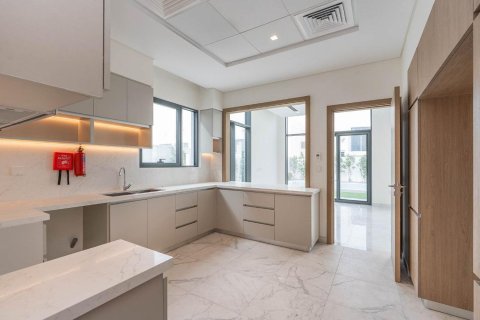 Villa in Al Furjan, Dubai 4 bedrooms, 602.19 sq.m. № 138912 - photo 8