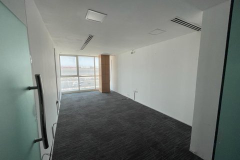 Oficina en Al Quoz Industrial Area, Al Quoz, Dubai, 7000 m², № 534 - foto 3