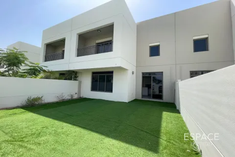Villa en Dubai, 3 dormitorios, 207 m², № 62149 - foto 1